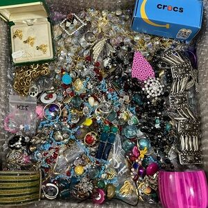 9.5lbs Crafting Jewelry Lot